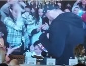 فتاة من ذوى الهمم تبكى لاستجابة أحمد السعدنى لطلبها.. والنجم: أعرفك من 10 سنين