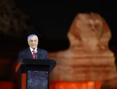 زاهي حواس: الأهرامات مقامة على أرض صلبة ولا صحة لوجود أعمدة أو حجرات أسفلها