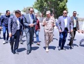 محافظ سوهاج يتفقد رصف طريق جرجا بندار العسيرات بطول 9 كيلو مترات