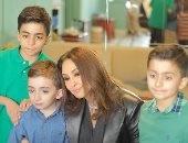 إليسا عن الطفل براين المريض بالسرطان: زرته كرمال فرّحه بس هو اللى فرّحنى