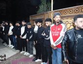 لاعبو الزمالك يتوافدون على عزاء إبراهيم شيكا.. فيديو