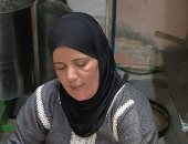 يا حلاوة الإيد الشغالة.. أم إسلام بتعمل أحلى فطير مشلتت فى الغربية.. بدأت حياتها بمشروع تربية الدواجن وطوّرت من نفسها بإنتاج الفطير والوجبات المنزلية.. عملت 8 سنوات داخل منزلها وتتلقى الطلبات من خارج المحافظة