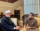 مفتى الجمهورية يلتقى نظيره السنغافورى فى أبو ظبي لبحث سُبُل تعزيز التعاون