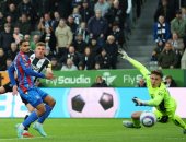 نيوكاسل يسحق كريستال بالاس 5-0 ويرتقى للمركز الثالث بترتيب الدوري الإنجليزي