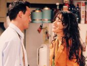 ممثلة في مسلسل Friends: ماثيو بيرى زارنى على هيئة صقر