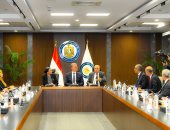 وزراء البترول والبيئة والطيران يبحثون التعاون في مشروع انتاج وقود الطائرات المستدام