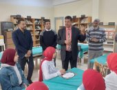 مدير تعليم سوهاج يتفقد مدرسة الديابات بنات بأخميم ويكرم الطالبات المتفوقات