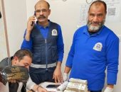 مسعفان بالمنيا يردان أموالا وذهبا لمصابين فى حادث تصادم  بـ6 ملايين جنيه 