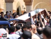 نجوم الوسط الفنى ينعون سليمان عيد.. السقا: مع السلامة يا عشرة العمر.. كريم عبد العزيز: فقدنا المحترم الخلوق.. بشرى: هتوحشنا طيبتك وخفة ظلك.. طه دسوقى: ربنا يسهل عليك زى ما سهلتها على كل اللى قابلك فى الدنيا