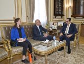رئيس جامعة القاهرة يستقبل السفير اليوناني بمصر لبحث إنشاء درجات علمية مزدوجة