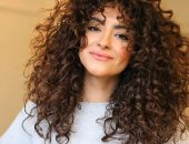 لو شعرك كيرلى.. 4 أخطاء تجنبيها عند تصفيف الشعر بشكل يومى 
