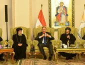 محافظ الإسكندرية يزور المقر البابوى لتهنئة الأقباط بعيد القيامة المجيد