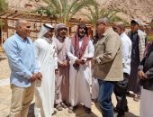 محافظ جنوب سيناء يلتقى شيوخ وشباب البدو ويؤكد دعمه لمطالبهم