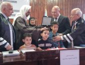 أسرة باحث بجامعة سوهاج حصل على الدكتوراه بعد وفاته: كان يحب العلم.. فيديو