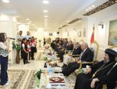 محافظ الوادى الجديد يزور كنيسة العذراء مريم لتهنئة الأقباط بعيد القيامة