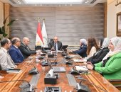 وزير الرى يبحث مقترح إعداد عدد من الأفلام الوثائقية لتوثيق تاريخ الرى فى مصر