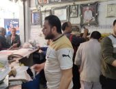 الأكلة المفضلة على طاولة المصريين فى شم النسيم.. تزايد الإقبال على محال بيع الأسماك المملحة فى الغربية.. لجان من الصحة والطب البيطرى لفحص المنتجات بالمحال.. البائعون: موسم الخير ونجهز قبله بـ15 يوما..فيديو وصور