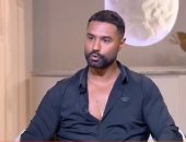 كريم فهمي: ياسمين عبد العزيز كاريزما ماشية على الأرض.. طفلة وبـ100 راجل