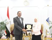 محافظ قنا يشارك فى حفل "مؤسسة العربى" عضو التحالف الوطنى لتكريم 20 أماً مثالية
