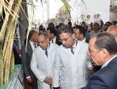 السكر المحلى يغزو منافذ المجمعات بعد ارتفاع الإنتاج لـ650 ألف طن حتى الآن.. استمرار توريد القصب والبنجر من المزارعين.. وزير التموين يوجه بصرف مستحقات الموردين أولا بأول.. ويمد فترة صرف الدعم الإضافى.. صور