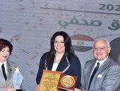 الاتحاد العربى للإعلام السياحى يمنح الصحفية نجوى سليم جائزة أفضل تحقيق صحفى