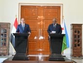 مباحثات مثمرة للرئيس السيسي فى جيبوتى.. إطلاق برنامج طموح لتحقيق أمن الطاقة فى جيبوتى.. تشجيع الاستثمارات بين البلدين فى الموانئ والمناطق الحرة.. دعم استقرار السودان والصومال.. ورفض تهديد الملاحة بالبحر الأحمر