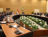 وزير الكهرباء يتابع الإجراءات الخاصة بتأمين التغذية الكهربائية خلال الصيف.. محمود عصمت: نفذنا خطة عاجلة لتحسين جودة التيار والارتقاء بمستوى الخدمات المقدمة للمواطنين.. ويؤكد: متابعة دقيقة لنمط التشغيل 
