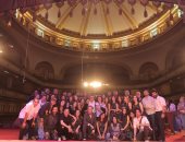 طوابير أمام مسرح القبة بجامعة القاهرة لحضور مسرحية "حاجة تخوّف".. فيديو