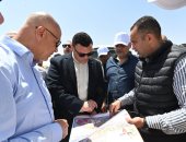 وزير الإسكان يتفقد أعمال رفع كفاءة طريق الازدواج وإنشاء سور منطقة الشانزلزية