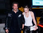 أكبر منها بـ20 سنة.. جيجي حديد تظهر بخاتم الخطوبة مع حبيبها برادلي كوبر