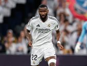 روديجر يعتدي على حكم مباراة برشلونة ضد ريال مدريد بعد خسارة الملكي.. فيديو
