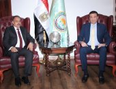 وزير الزراعة يبحث مع محافظ الشرقية استعدادات مهرجان الخيول العربية