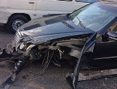 إصابة 3 أشخاص إثر اصطدام سيارة برصيف الطريق الدائرى