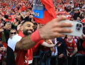 محمد صلاح يكشف سر السيلفي مع الجماهير.. ويؤكد: التتويج أمر لا يُصدق