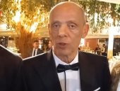 عصام إمام من زفاف ابنته يطمئن الجمهور على الزعيم عادل إمام: بخير وزي الفل