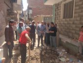 نائب محافظ الجيزة يتفقد منطقة مسجد المحمود بميت رهينة لحل مشاكل تسرب المياه
