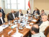 وزير الإسكان يلتقي مسئولى شركة "أبناء حسن علام" لمتابعة تنفيذ المشروعات
