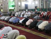 ما حكم المتكاسل عن الصلاة والذى يصلي ويقطع؟.. أمين الفتوى يجيب