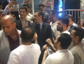 المئات يحتفلون بفوز البلشى على سلالم النقابة..والنقيب يهتف:عاشت وحدة الصحفيين