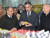 كل ما تحتاجه من منافذ القابضة للصناعات الغذائية بعد تخفيض الأسعار.. مخزون الدواجن المجمدة يتجاوز 6 أشهر.. تعاقدات اللحوم تكفى لمدة عام والسكر 14 شهرا.. وشريف فاروق يعزز الاحتياطى الاستراتيجى من السلع الأساسية