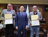 محافظ كفر الشيخ يكرم مدير عام ووكيل الشؤون القانونية تقديرًا لتميزهما