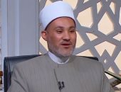 أمين الفتوى: يجوز للمرأة وضع الكحل الأزرق أو الأخضر خارج البيت بشروط