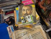 أفيشات الأفلام والمجلات القديمة تجذب زوار معرض الكتاب بأبوظبي للكتاب