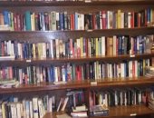 القراءة داخل فنادق البحر الأحمر.. تجربة فريدة تجمع بين الهدوء والاستجمام الثقافي للسياح.. مكتبات المنتجعات نافذة مميزة أسسها المهتمون من خلال ترك الكتب بعد قراءتها بشعار "اقرأ كتابك واتركه ليستفيد غيرك".. صور