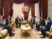 وزير الرياضة يشهد مؤتمر إعلان البطولات العربية والأفريقية للترايثلون بالجلالة