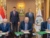 وزيرا الإنتاج الحربى والزراعة يشهدان توقيع اتفاقية للاستفادة من المنتجات المدنية