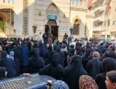 وصول جثمان طالبة كلية علوم الزقازيق إلى المسجد استعدادا لتشييع جنازتها