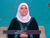 ما حكم تمشيط المرأة لشعرها في حالة الإحرام؟.. واعظة بالأوقاف تجيب