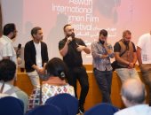 محمود زين مخرج love bites بمهرجان أسوان: تعبنا جدا لنجد ممثلة تلعب دور الجثة