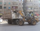 رفع 200 طن مخلفات خلال حملات نظافة فى إمبابة والوراق.. وضبط 30 فريز للقمامة